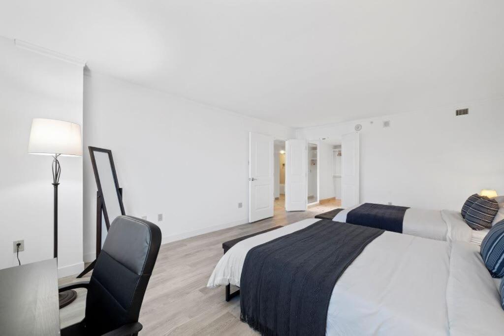 Modern 2br 3ba On The Boardwalk By Cozysuites *