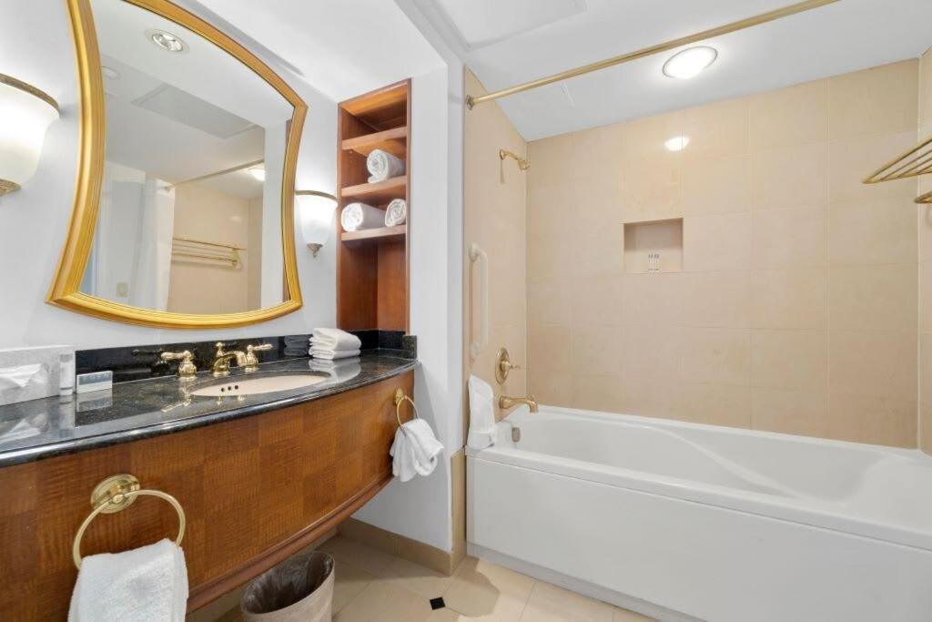 Modern 2br 3ba On The Boardwalk By Cozysuites *