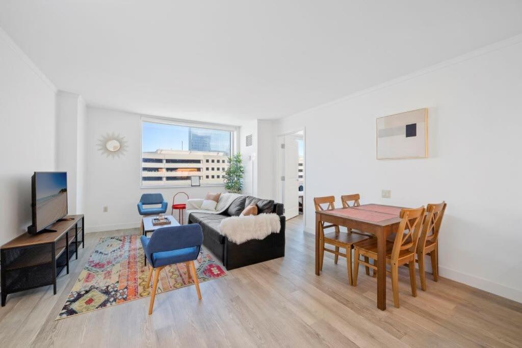 Apartment Modern 2br 3ba On The Boardwalk By Cozysuites *